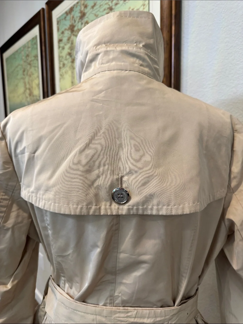 Authentic Burberry Beige Women's Trench Coat with Belt - Picture 8 of 15